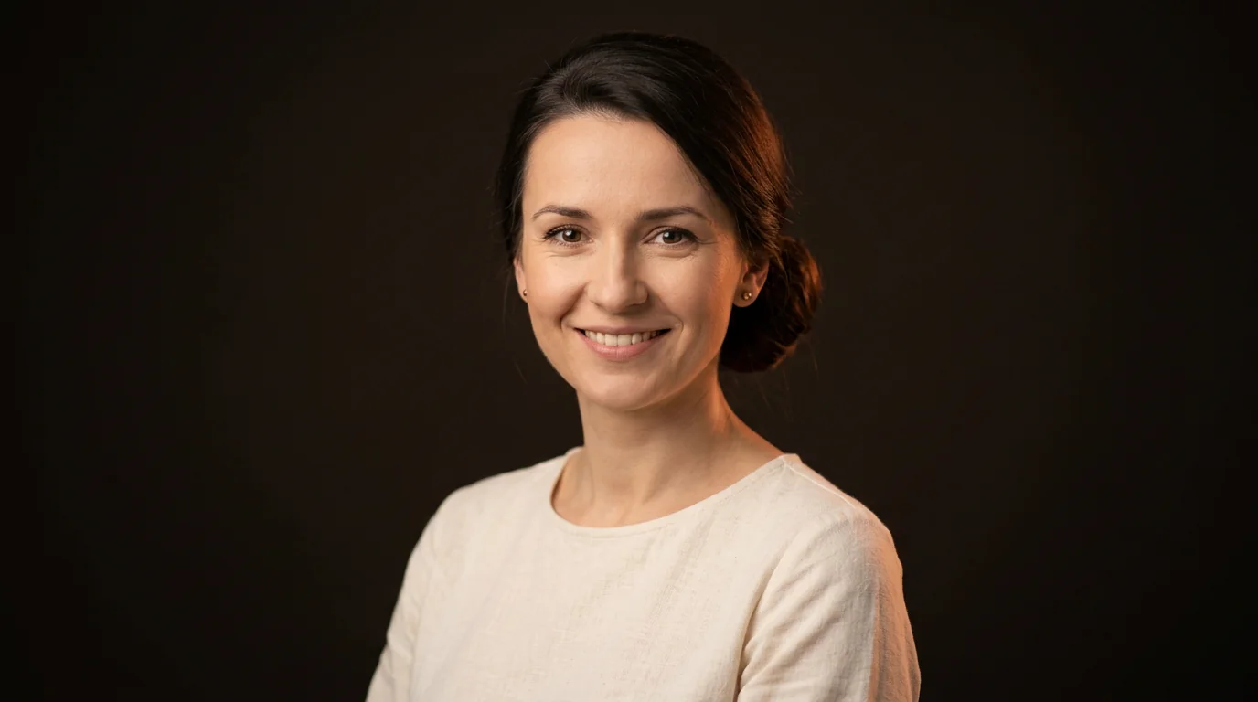 Karolina Wójcik, trenerka edukacji ubezpieczeniowej, portret 1376x768 px, format WebP